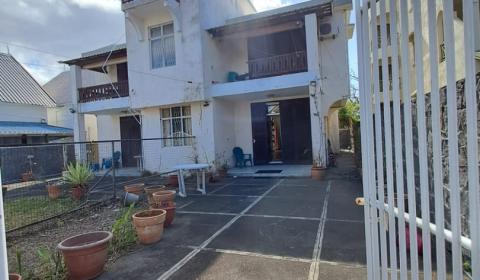  Furnished renting - House - mont-choisy  